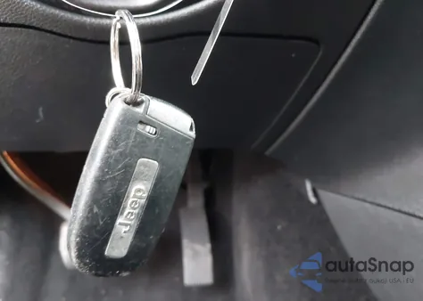 2015 Jeep Grand Cherokee Summit z USA, uszkodzony, nr VIN 1C4RJFJT5FC692196